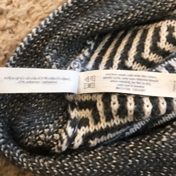 Adorable Aeropostale sweater! 🖤 - Picture 6 of 8